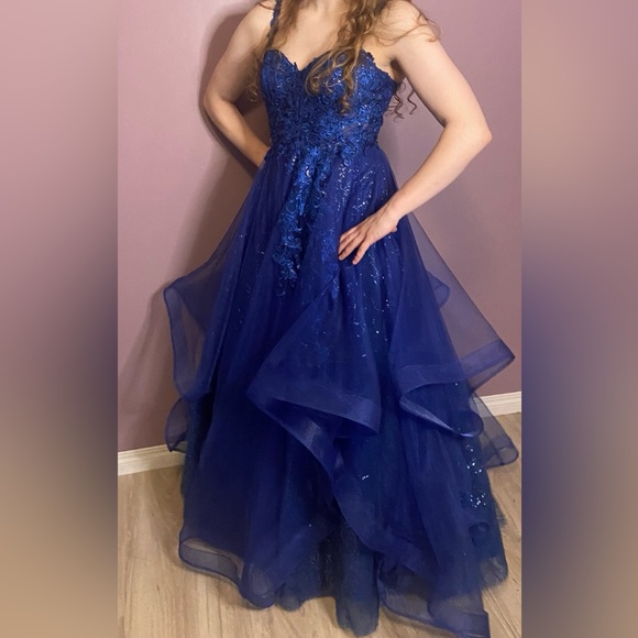 Grad dress 2024 size 10 - Picture 6 of 6